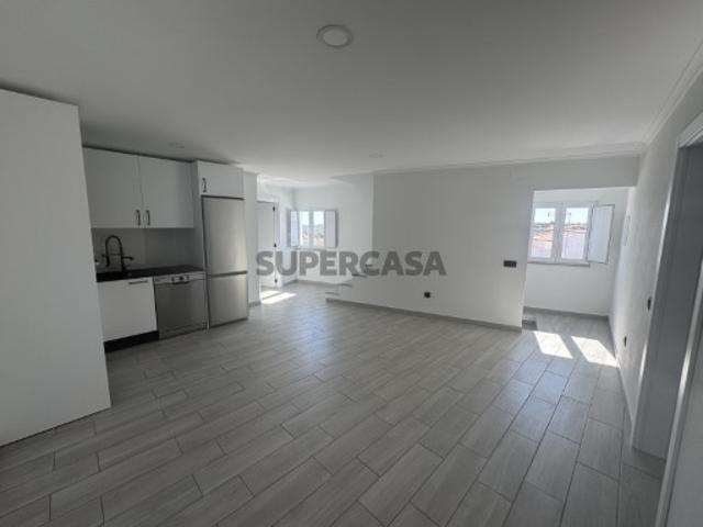 Moradia T2 de 1º andar situada na aldeia de Outeiro, a estrear!