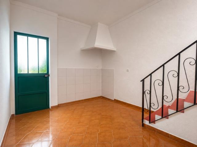 Moradia T2 de 2 Pisos com Logradouro de 60 m² no Centro de Fronteira