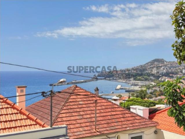 Moradia T2 e estúdio independente com vista para a baía do Funchal