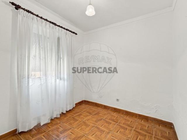 Moradia T2 em Maxial e Monte Redondo