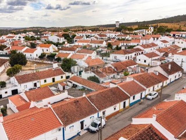 Moradia T2 em N.S. da Tourega e N.S. de Guadalupe