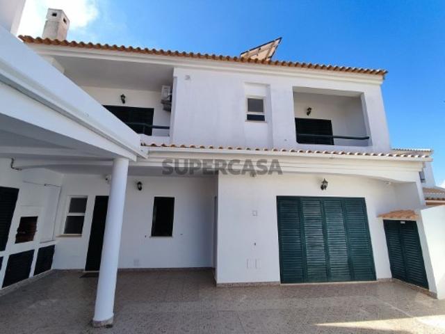Moradia T2 em Albufeira e Olhos de Água