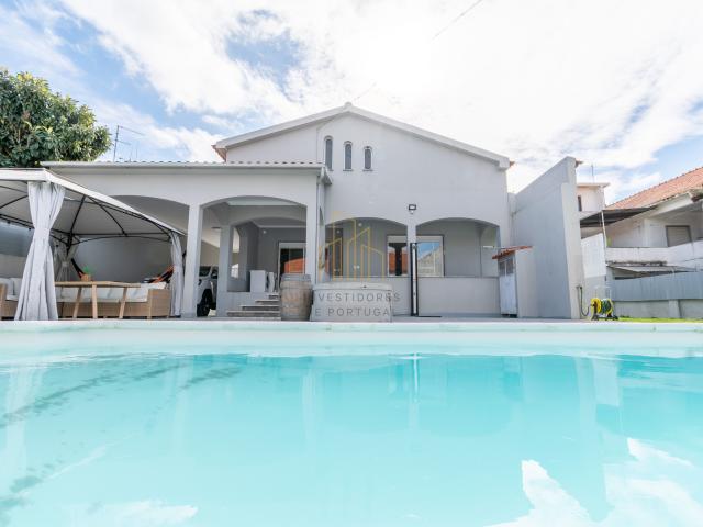 Moradia T2+1 Moderna com Piscina a 1 Hora de Lisboa