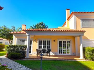 Moradia T2, em banda, dentro do Praia d'el Rey Beach & Golf Resort