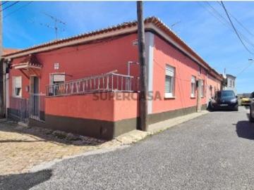 Moradia T2 em Camarate, Unhos e Apelação