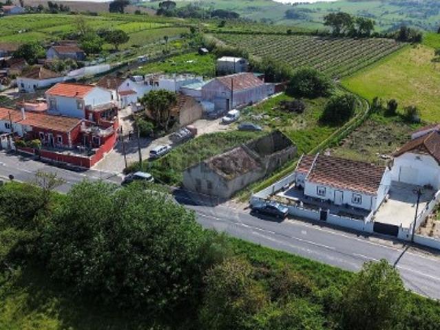 Moradia T2 em Carvoeira e Carmões