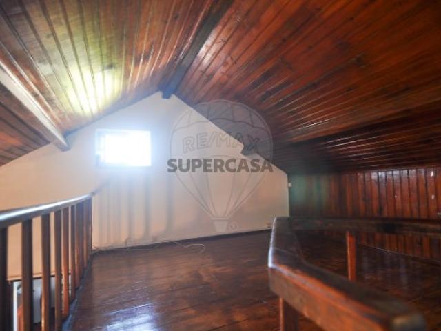 Moradia T2 em Carvoeira e Carmões
