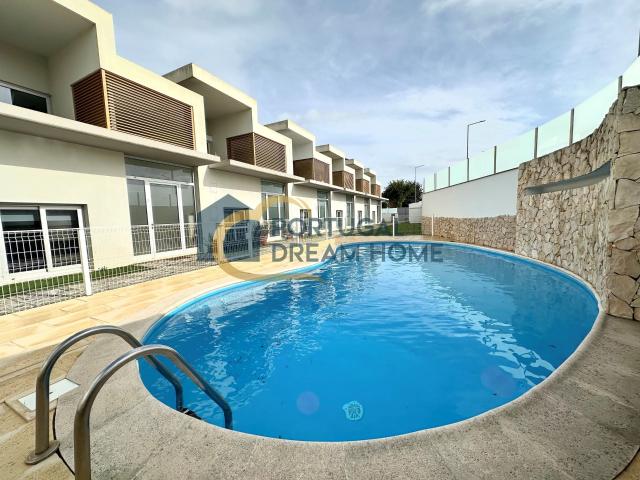 Moradia T2 em condominio com garagem e piscina 161m² Albufeira e Olhos de Água
