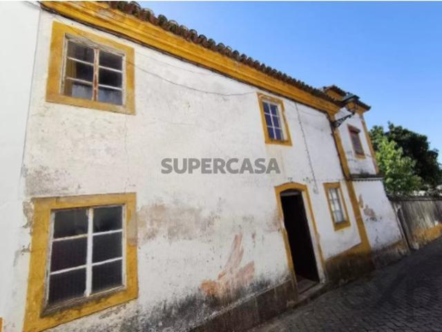 Moradia T2 em Crato e Mártires, Flor da Rosa e Vale do Peso