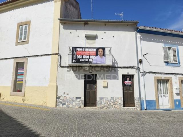 Moradia T2 em Espírito Santo, Nossa Senhora da Graça e São Simão