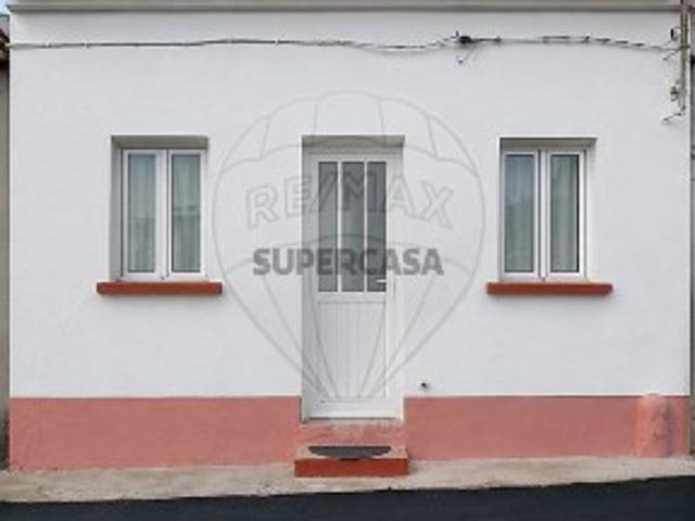Moradia T2 em Figueira dos Cavaleiros