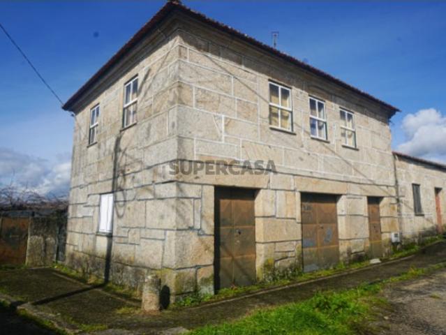 Moradia T2 em pedra para venda, localizada na freguesia de Ceivães e Badim, Monção