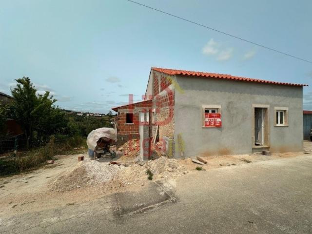 Moradia T2 em Reconstrução Freixianda!