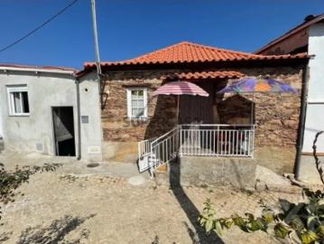 Moradia T2 em Suçães