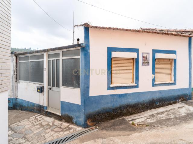Moradia T2 em São Frutuoso, Ceira