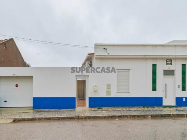 Moradia T2 em São Sebastião