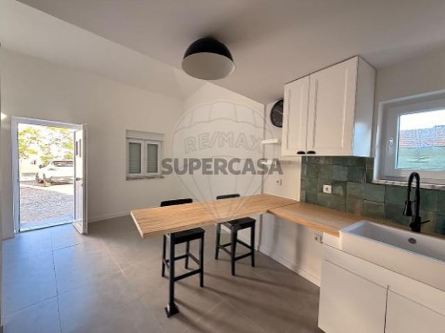 Moradia T2 em São Sebastião