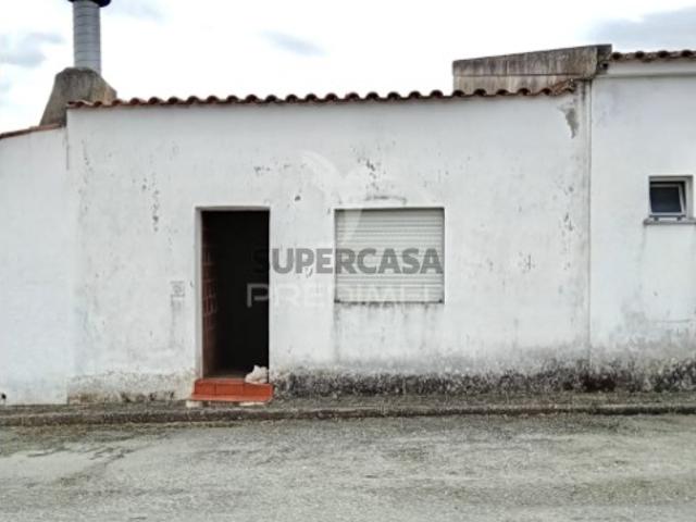 Moradia T2 em Santa Bárbara de Padrões