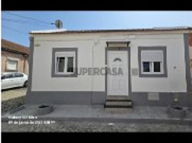 Moradia T2 em Santa Clara