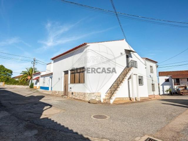 Moradia T2 em Santiago Maior