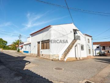Moradia T2 em Santiago Maior