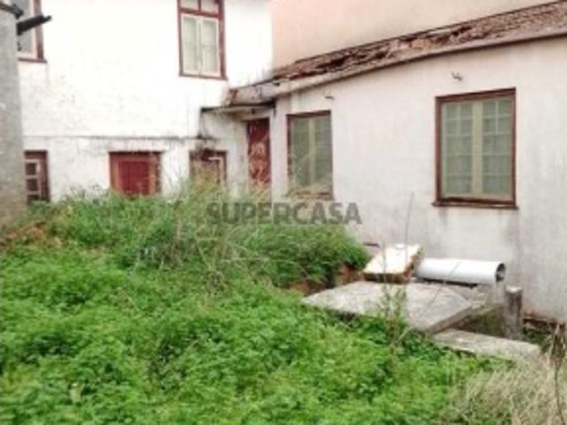 Moradia T2 em Santo António dos Olivais