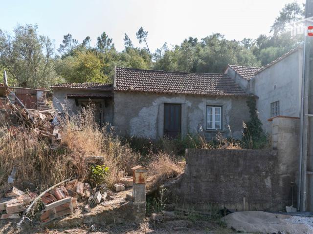 MORADIA T2 EM SEIÇA INSERIDA NUM TERRENO COM 707 m²