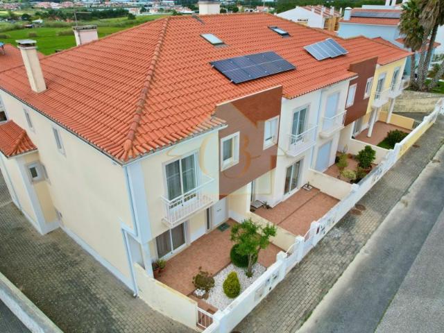 Moradia T2 + escritório possível T3 | Garagem 3 carros | Terreno | A 5 min da Praia de Santa Cruz