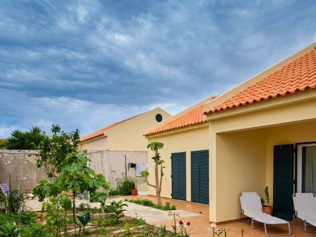 Moradia T2 + Estúdio T1 Independente: Oportunidade Única em Porto Santo!