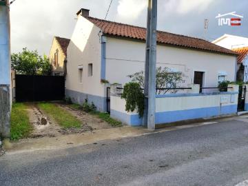 Moradia T2 grande potencial de ampliação inserida num terreno com 5.621 m² PRESTAÇÃO A PARTIR DE 550€/MÊS