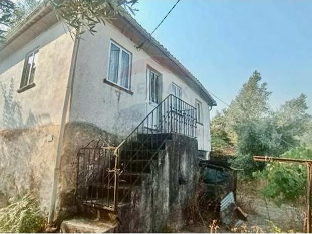 Moradia T2 habitável em Vila Chã São João Baptista