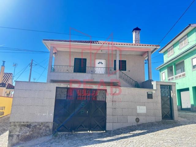 Moradia T2 independente para arrendamento em Aguiar da Beira