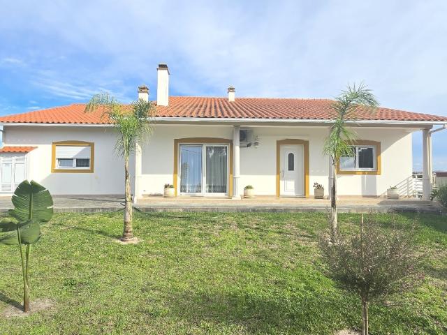 Moradia T2 inserida num lote de 1060 m2 proximo de Vieira de Leiria
