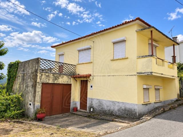 Moradia T2 Isolada com terreno, garagem e vistas deslumbrantes Lavegadas, Vila Nova de Poiares