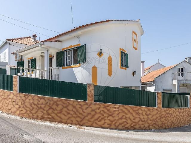 Moradia T2 para arrendar em Charneca de Caparica e Sobreda, Almada RE/MAX Portugal