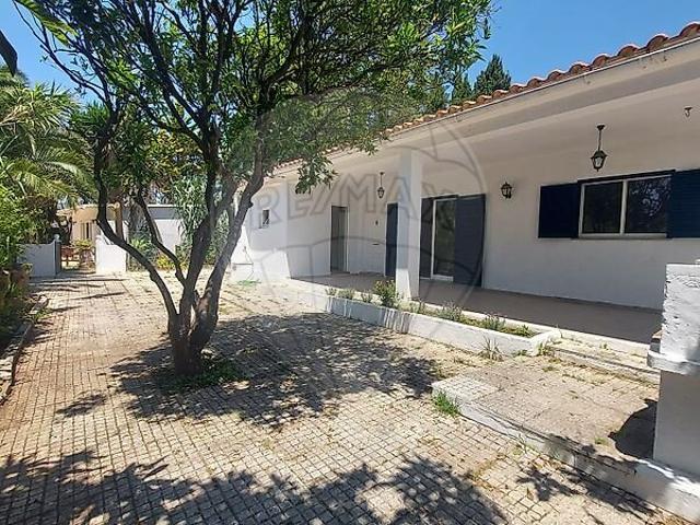 Moradia T2 para arrendar em Alcabideche, Cascais RE/MAX Portugal