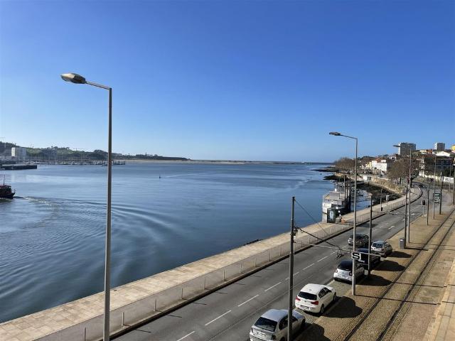 Moradia T2 para arrendar junto ao rio em Lordelo do Ouro