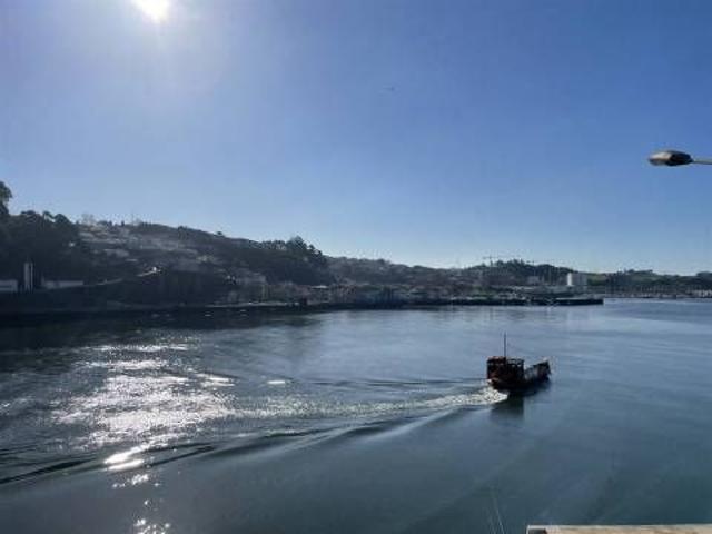 Moradia T2 para arrendar junto ao rio em Lordelo do Ouro