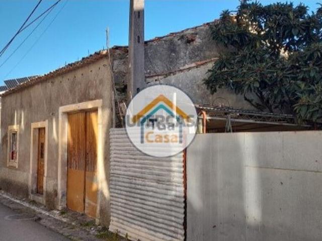 Moradia T2 para Reabilitar Centro Cantanhede