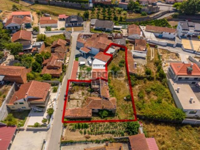 Moradia T2 || Para Reconstrução || Lote com 1.075m2