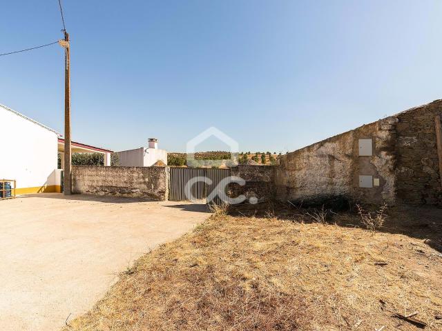 Terreno de 380 m2 com Ruina c/ Projeto Aprovado | Navarro Alcaria Ruiva Mértola