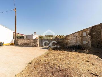 Terreno de 380 m2 com Ruina c/ Projeto Aprovado | Navarro Alcaria Ruiva Mértola