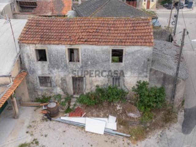 Moradia T2 para recuperar em Barcouço