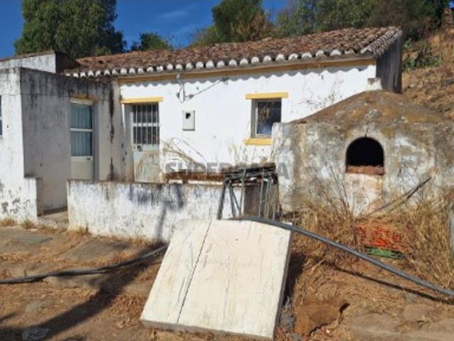 Moradia T2 para recuperar em Carvalhinhos, Odeleite, Castro Marim
