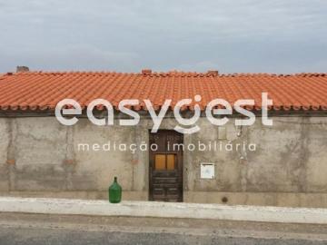 Moradia T2 para recuperar em Safara Alentejo