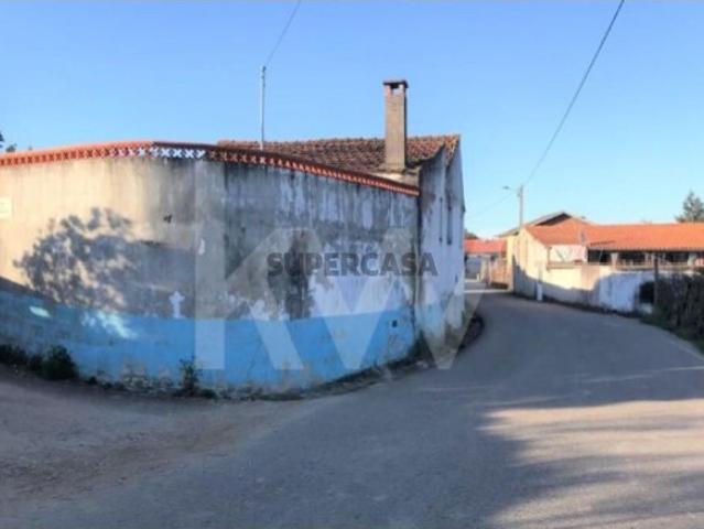 Moradia T2 para recuperar em Semide, Miranda do Corvo