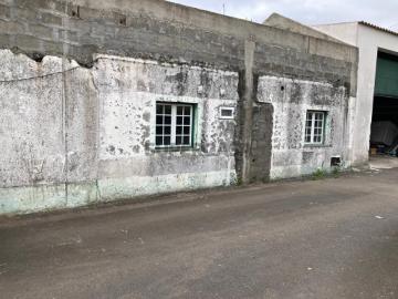 Moradia T2 para Recuperar. Santa Cruz da Graciosa