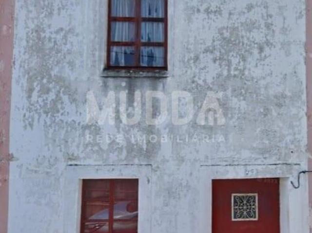 Moradia T2 para Remodelação com Vista Panorâmica – Sarzedas, Castelo Branco