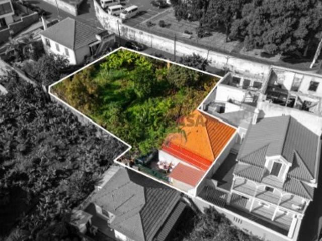 MORADIA T2 PARA RENOVAR EM SANTO ANTONIO FUNCHAL