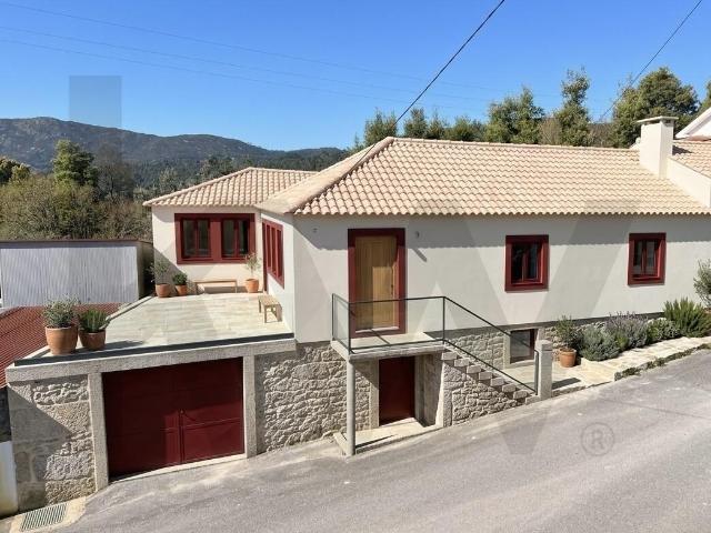 Moradia T2 para restauro com terraço em Vilar de Murteda, Viana do Castelo